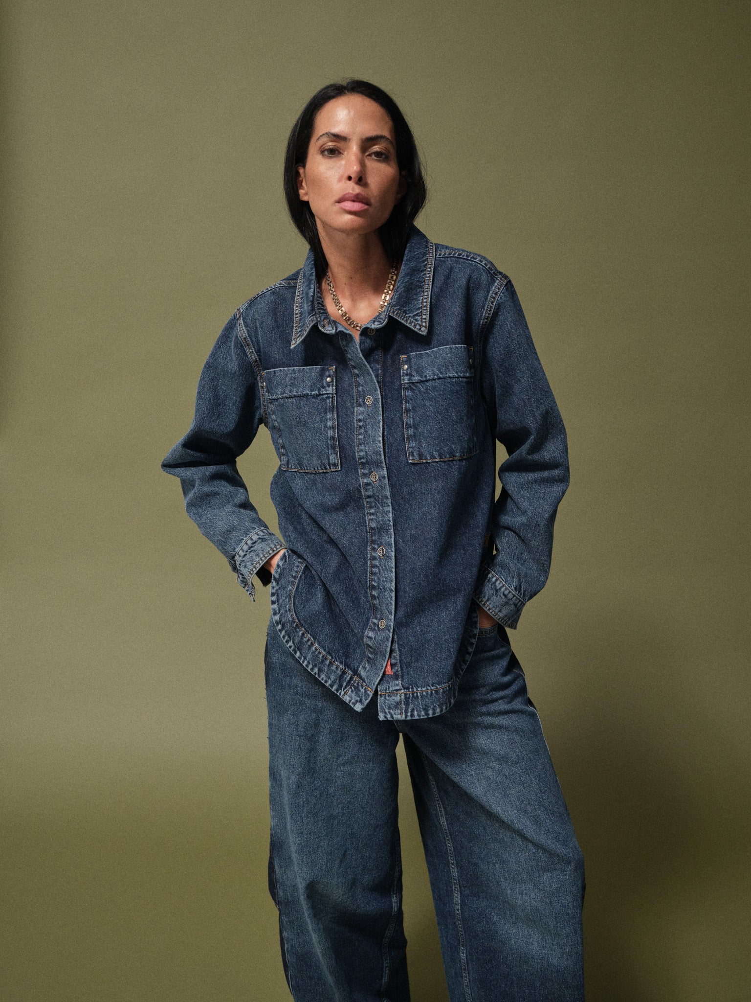 Modelshot / Blue Denim / Detail